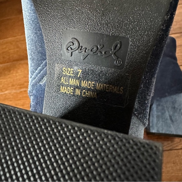 Velvet heeled booties - Picture 10 of 11